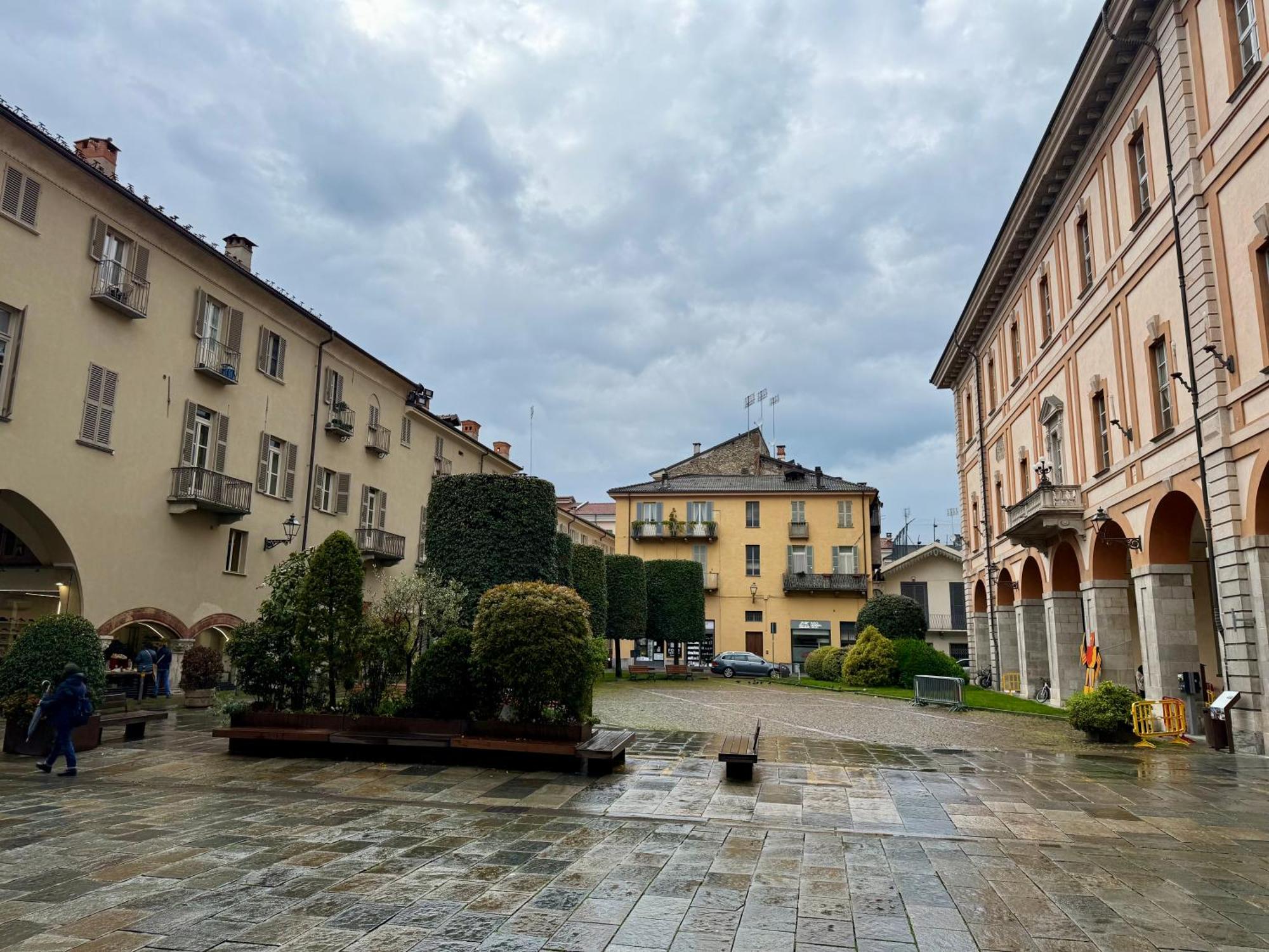 La Loggia Dei Mercanti Cuneo Esterno foto
